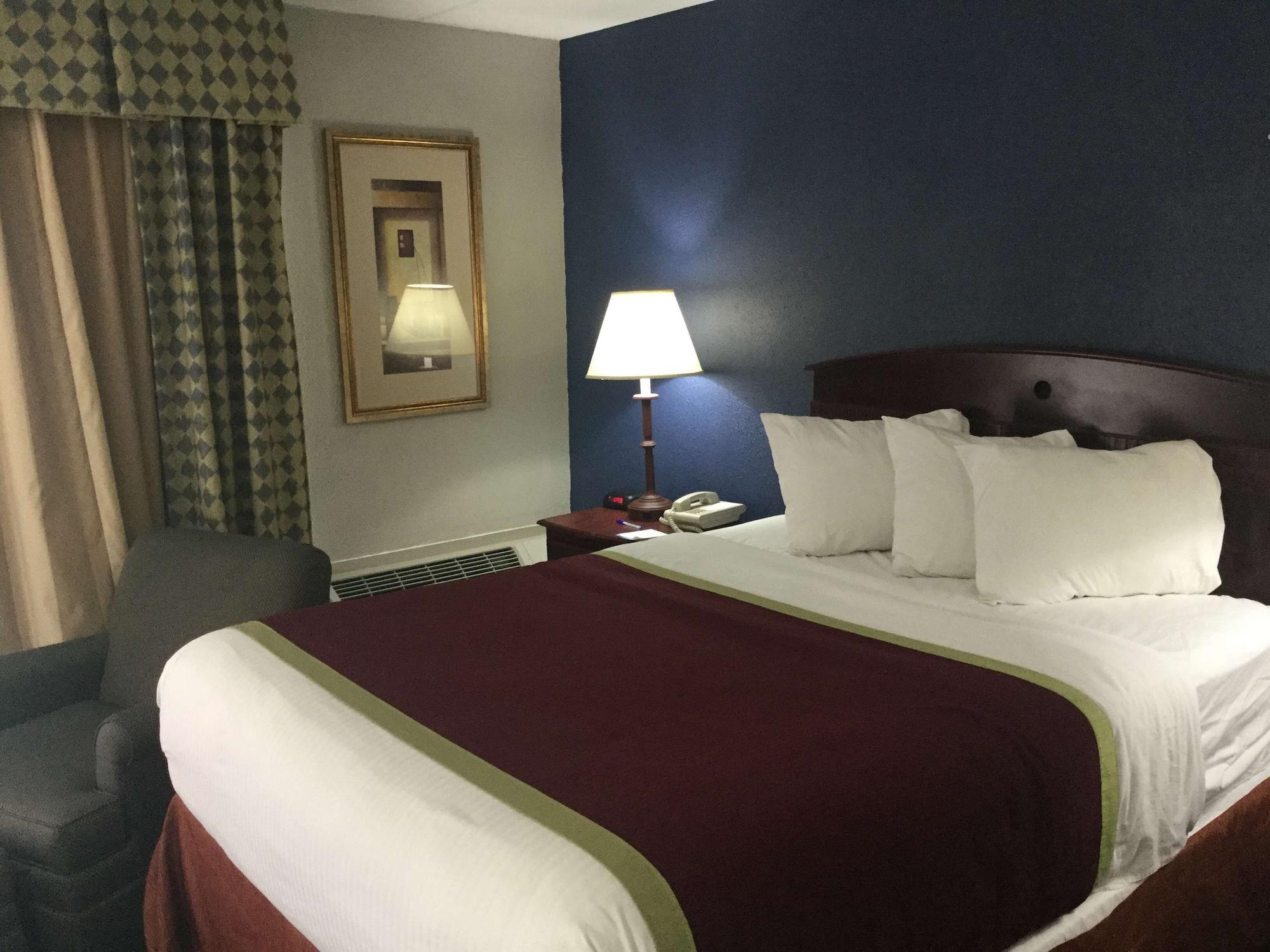 Baymont By Wyndham Michigan Hotel