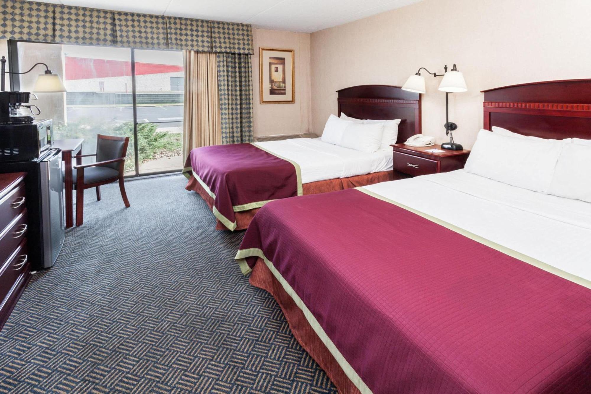Baymont By Wyndham Michigan Hotel