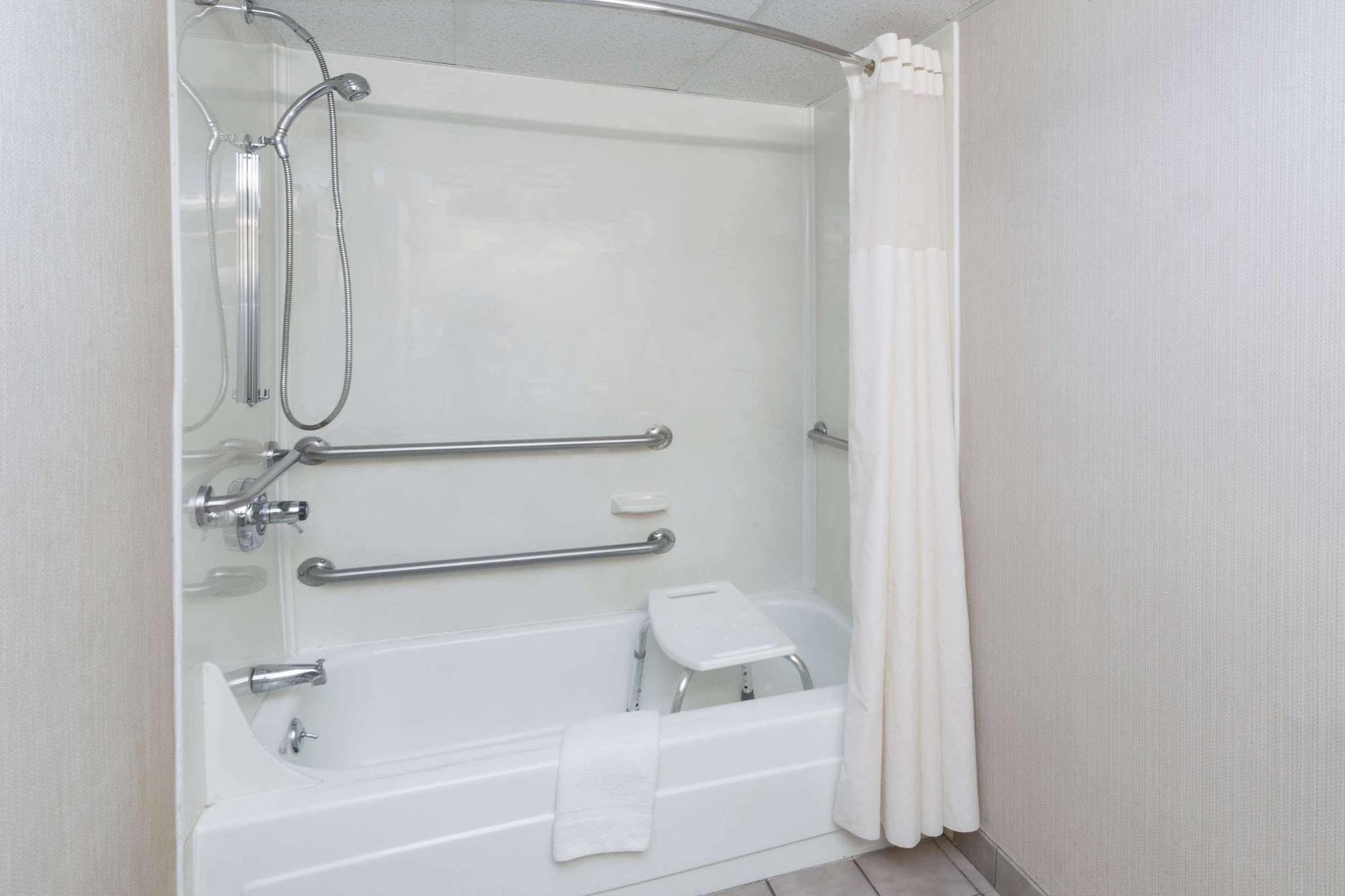 Baymont By Wyndham Michigan Hotel 2*