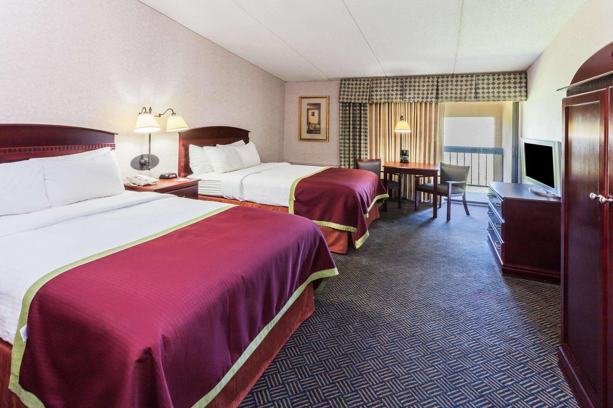 Baymont By Wyndham Michigan Hotel 2*